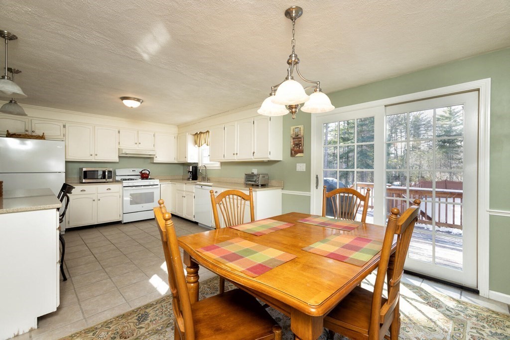 34 Farnham Road Rowley, MA 01969 - Photo 5 of 24 Gallery Image 5