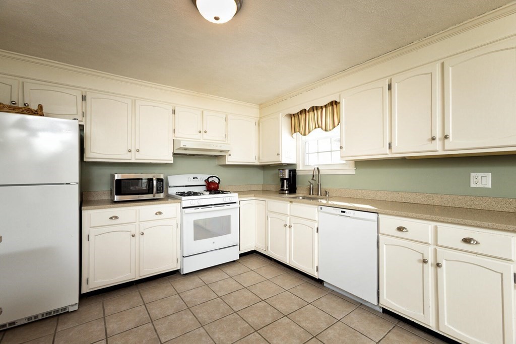 34 Farnham Road Rowley, MA 01969 - Photo 6 of 24 Gallery Image 6