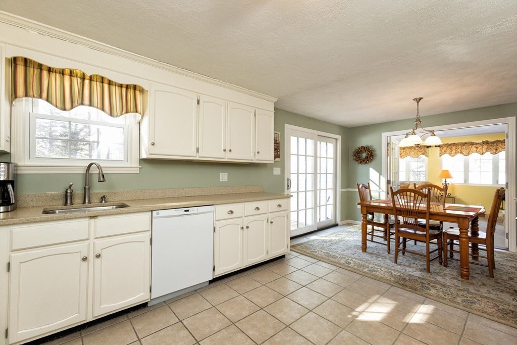 34 Farnham Road Rowley, MA 01969 - Photo 7 of 24 Gallery Image 7