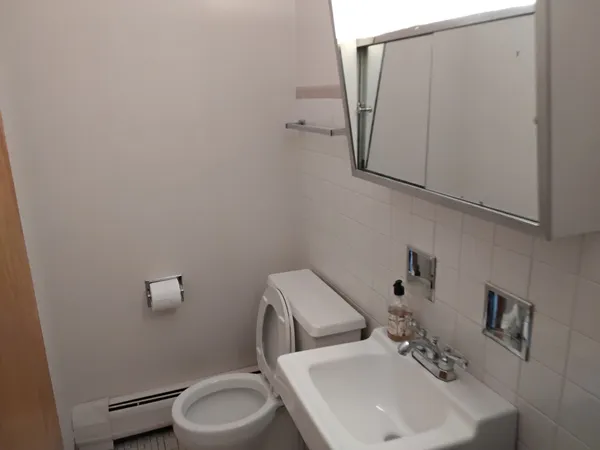 $1,950 | 2520 North Neva Avenue, Unit 1, Chicago, IL 60707