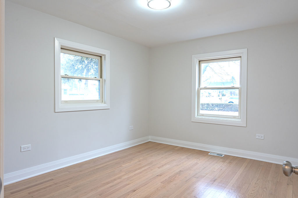 325 Roger Road Darien, IL 60561 - Photo 12 of 30 Gallery Image 12
