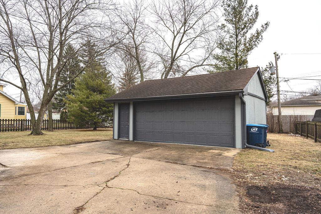 325 Roger Road Darien, IL 60561 - Photo 23 of 30 Gallery Image 23