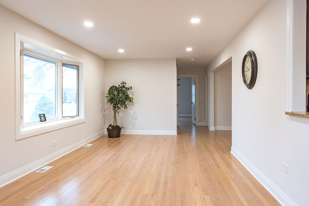 325 Roger Road Darien, IL 60561 - Photo 4 of 30 Gallery Image 4