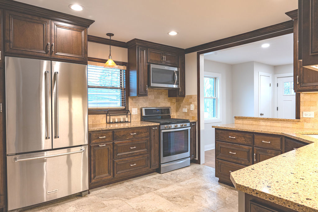 325 Roger Road Darien, IL 60561 - Photo 7 of 30 Gallery Image 7