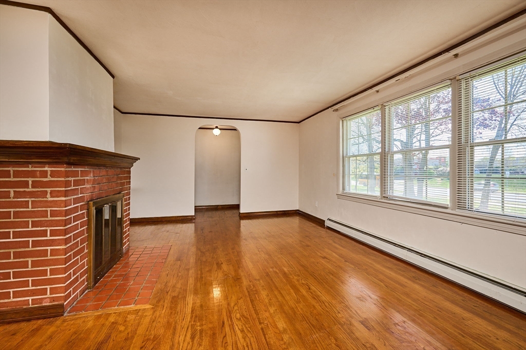 363 Cooley Street Springfield, MA 01128 - Photo 9 of 37
