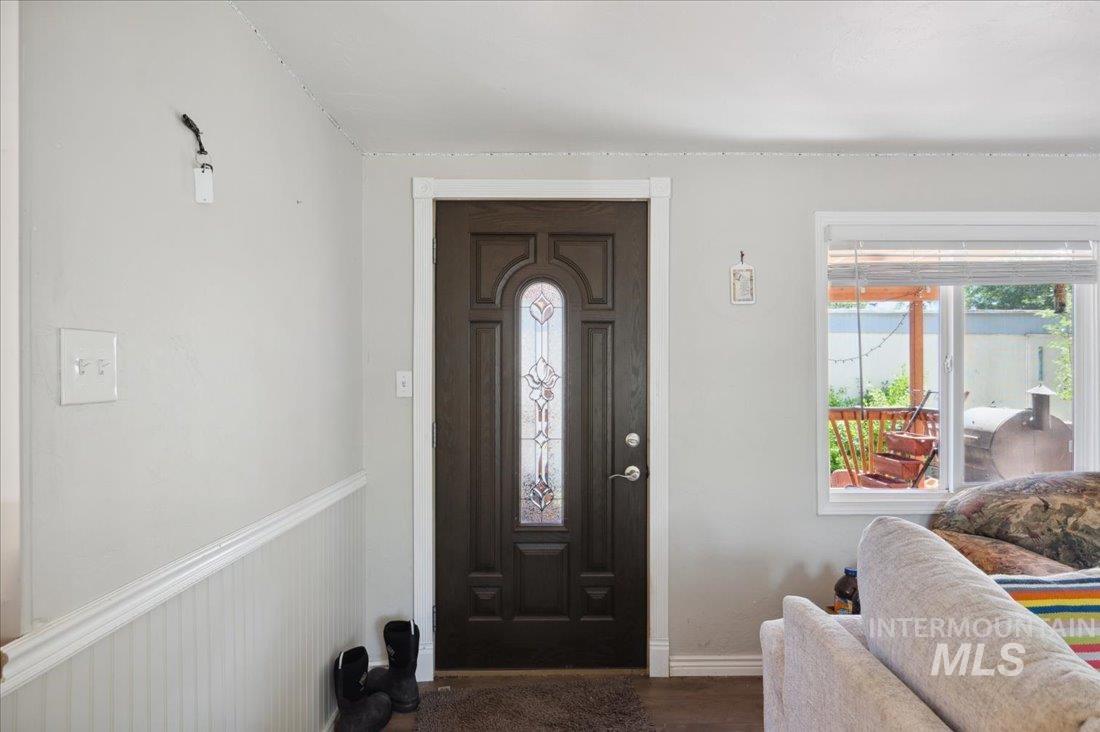 790 North Riviera Drive Boise, ID 83703 - Photo 3 of 15 Entryway featuring baseboards