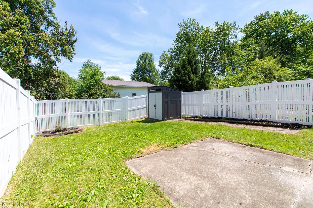 816 Wadsworth Road, Unit A7 Medina, OH 44256 - Photo 27 of 29 Back yard