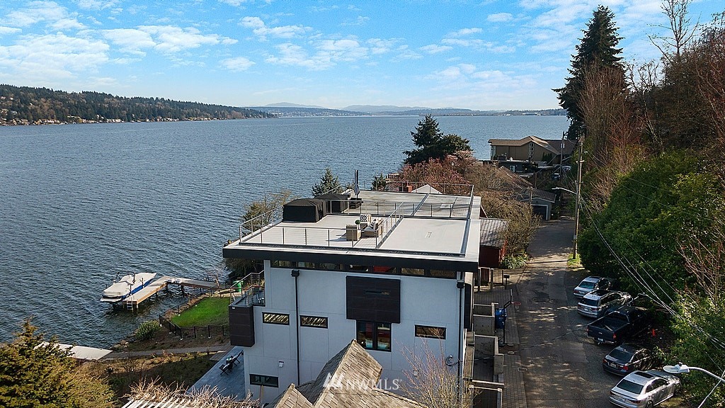 13510 Riviera Place Northeast Seattle, WA 98125 - Photo 4 of 28