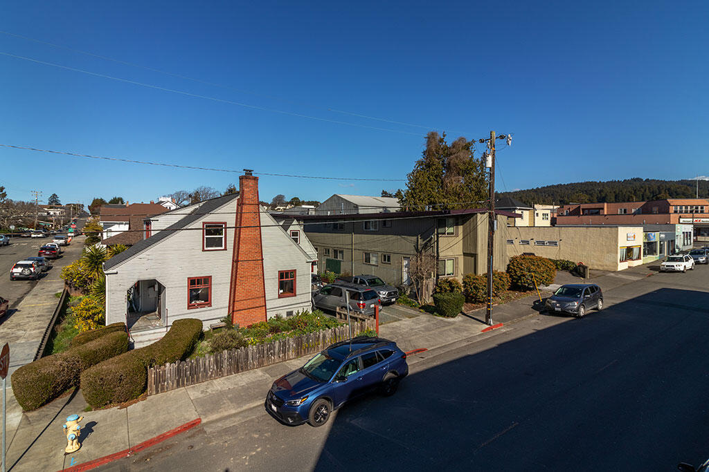 988 9th Street Arcata, CA 95521 - Photo 5 of 27 05