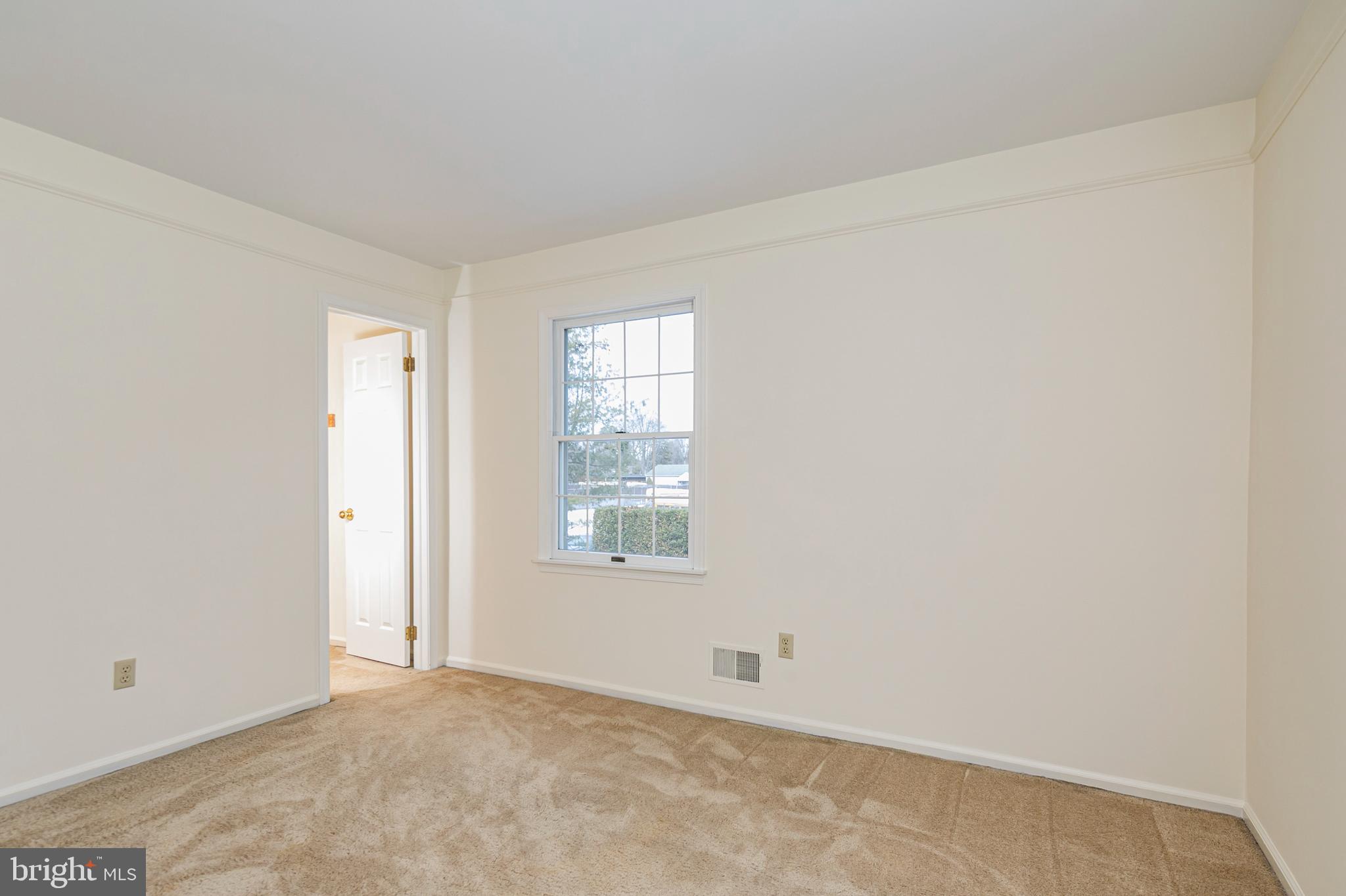 30 Baldwin Street Pennington, NJ 08534 - Photo 28 of 34 an empty room with windows