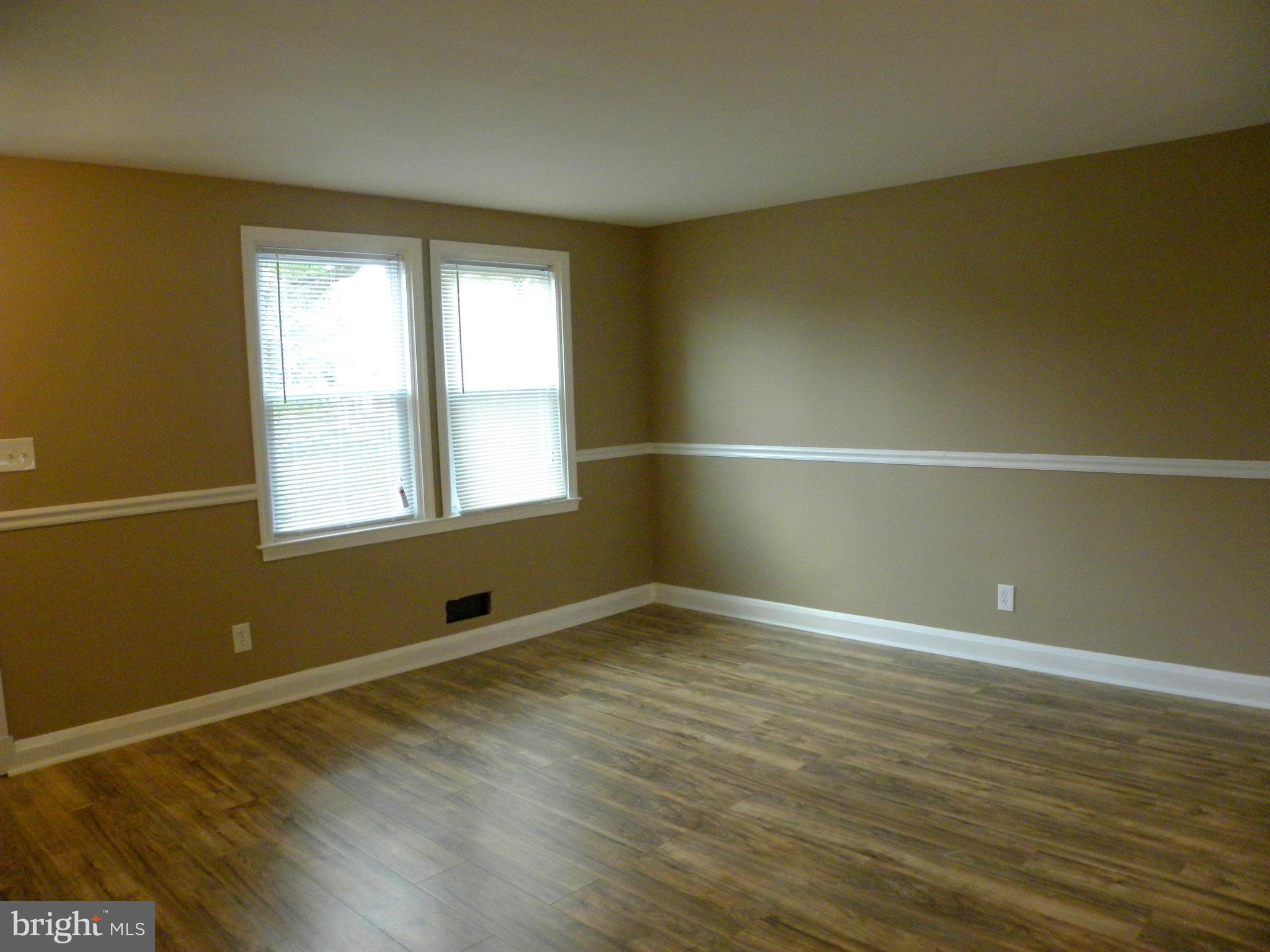1002 Harwall Road Gwynn Oak, MD 21207 - Photo 5 of 21 Living Room