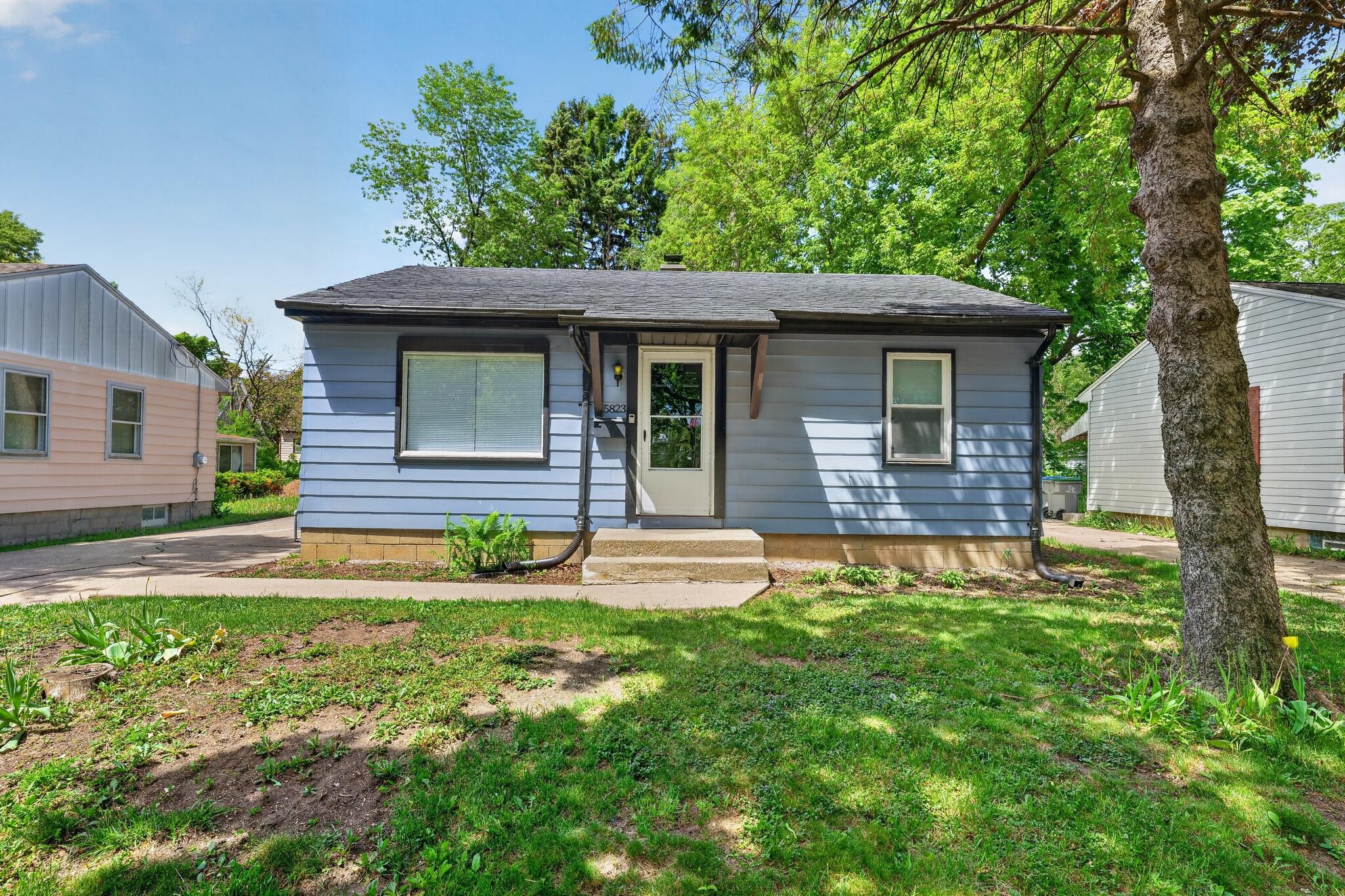 5823 North 36th Street Milwaukee, WI 53209 - Photo 1 of 31 01_5823_N_36th_St-Exterior-9940