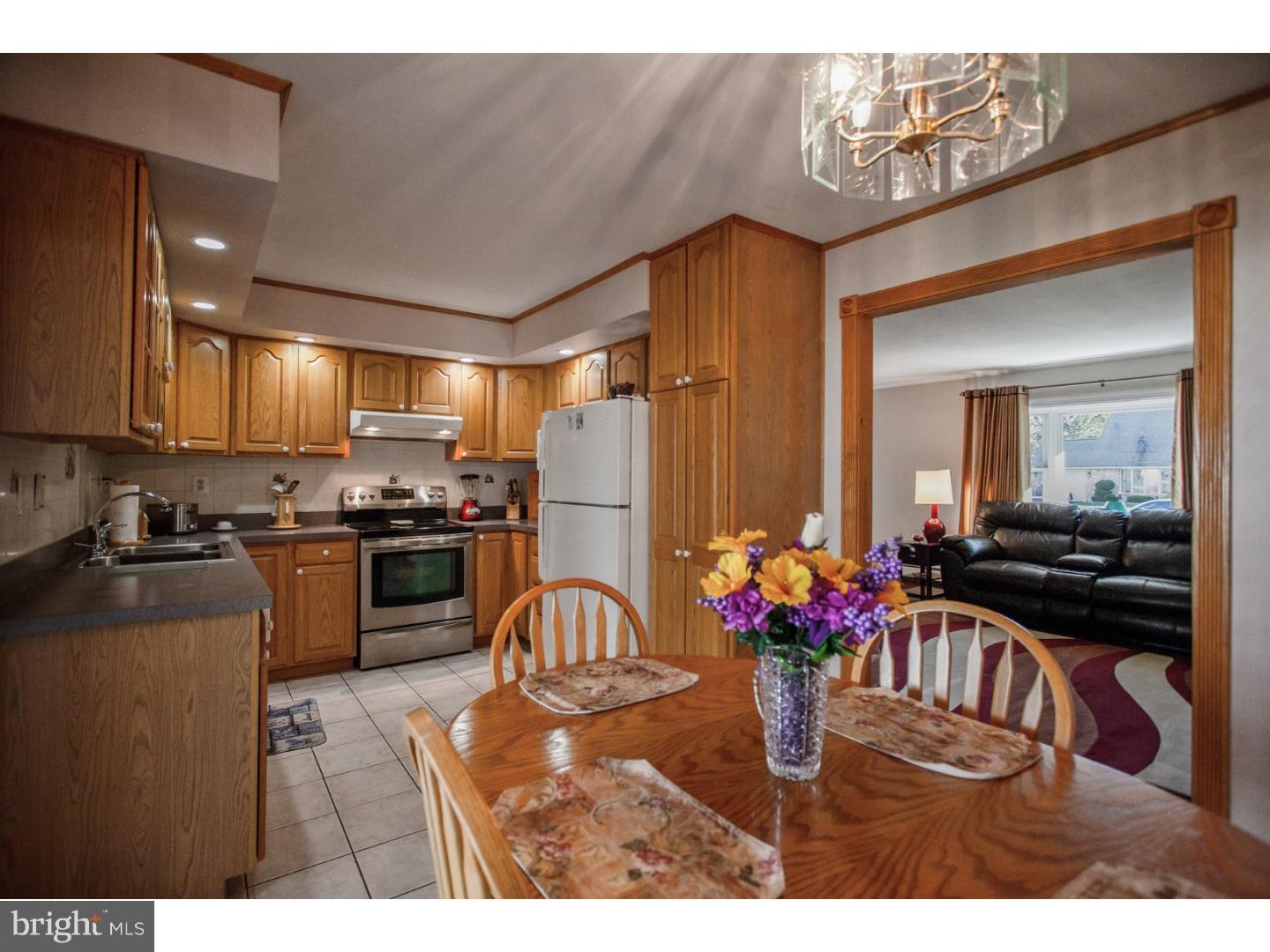 9 Quakeroak Road Levittown, PA 19057 - Photo 2 of 18 Kitchen