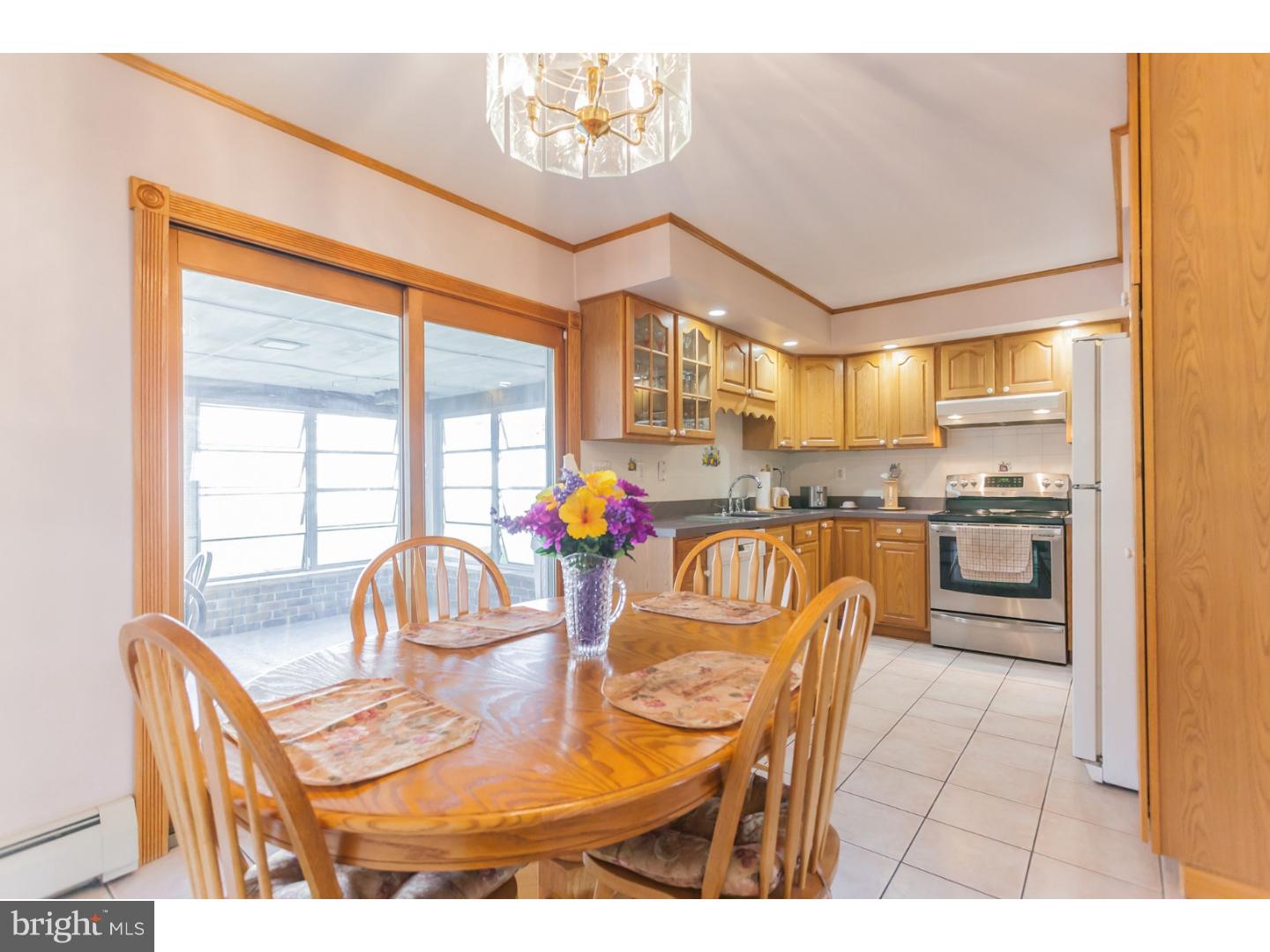 9 Quakeroak Road Levittown, PA 19057 - Photo 11 of 18 Dining Room