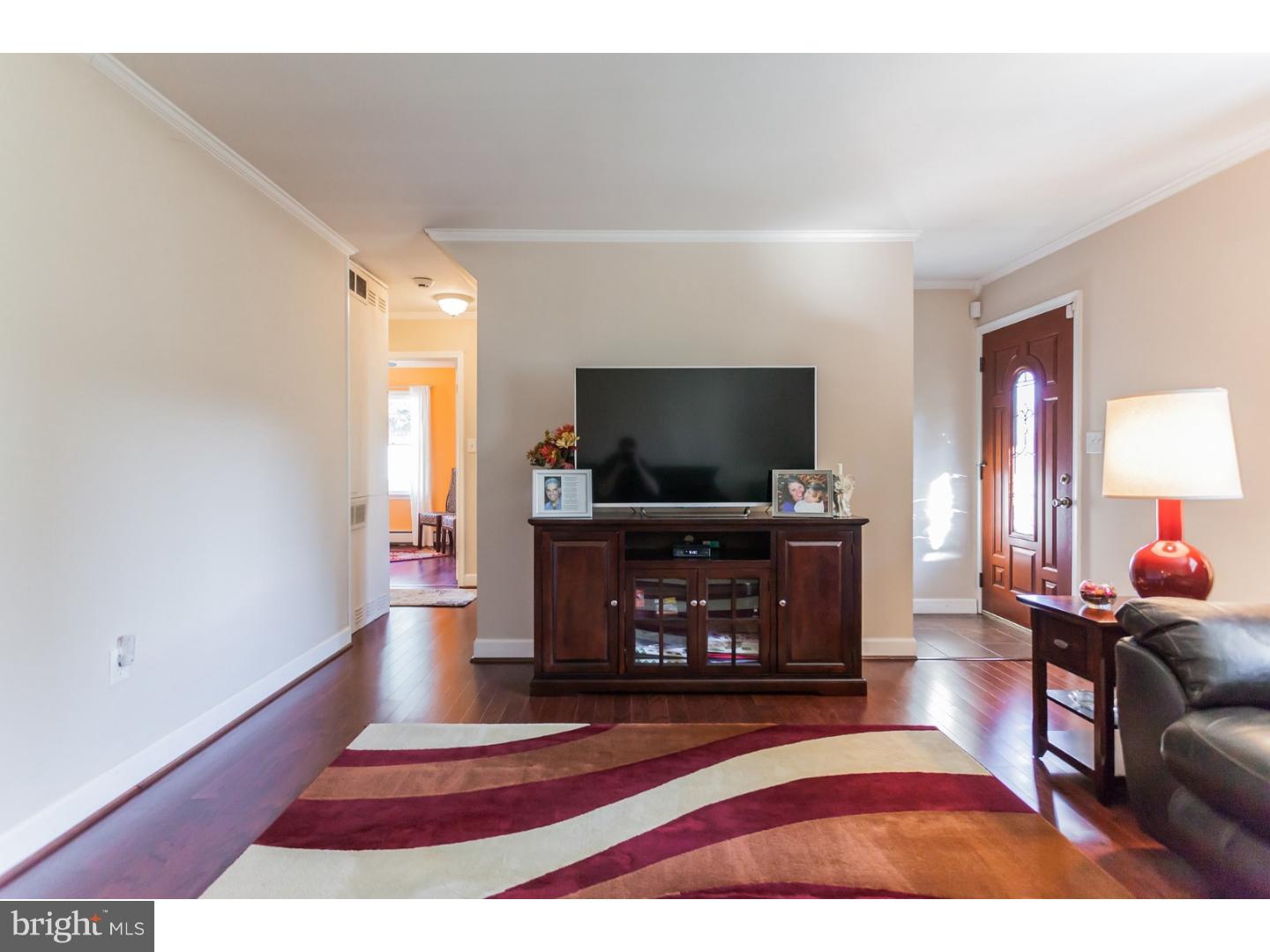9 Quakeroak Road Levittown, PA 19057 - Photo 13 of 18 Living Room