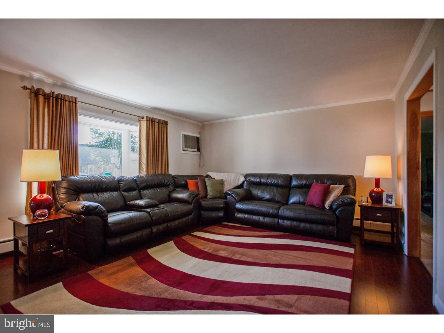 9 Quakeroak Road Levittown, PA 19057 - Photo 4 of 18 Living Room