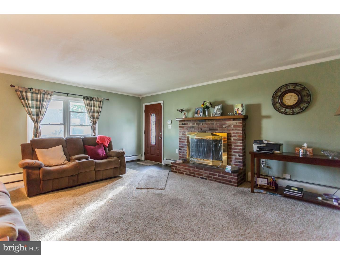9 Quakeroak Road Levittown, PA 19057 - Photo 9 of 18 Den