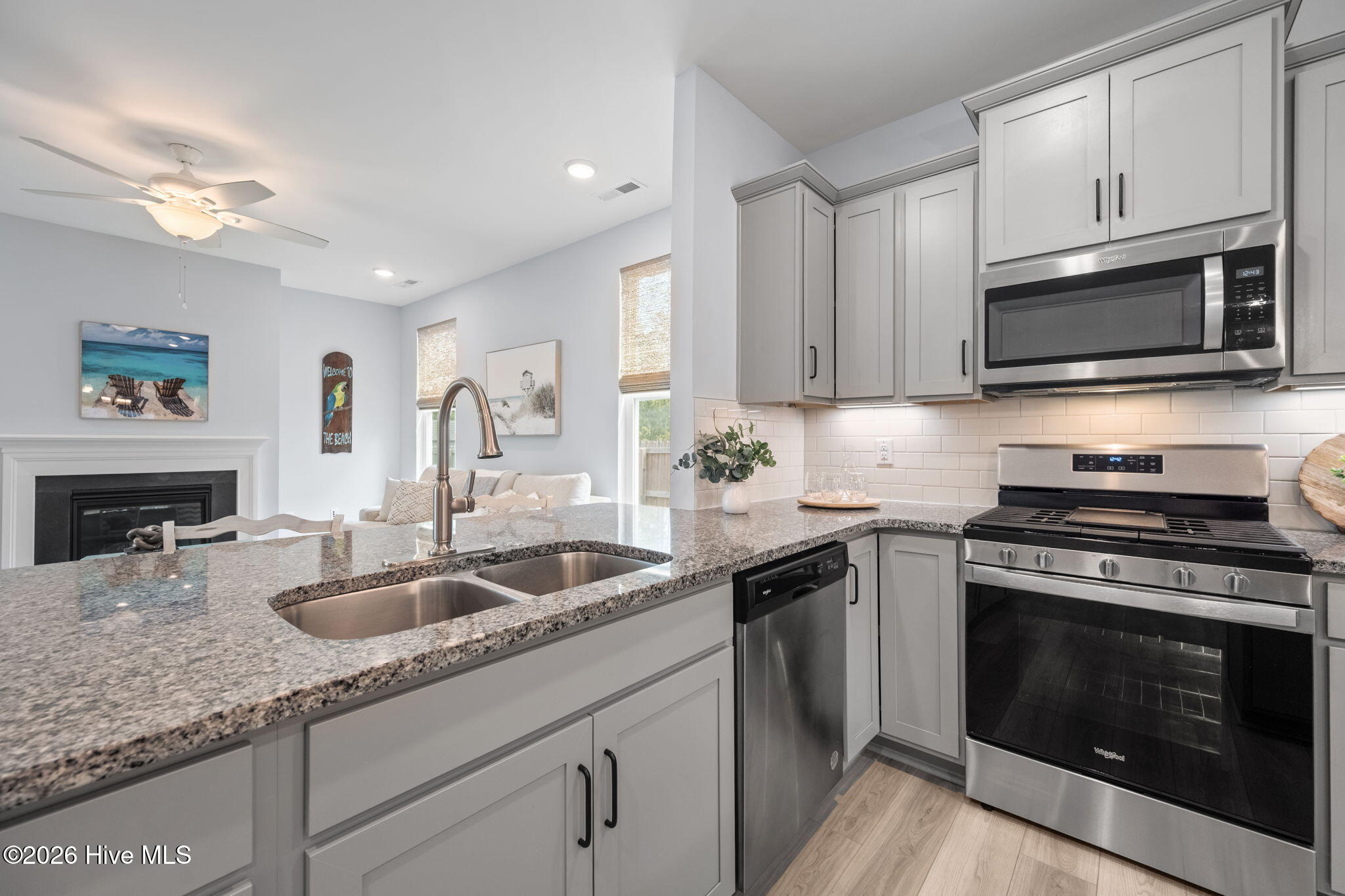 912 Terraces Lane Hampstead, NC 28443 - Photo 5 of 49 31-web-or-mls-_RAD5939