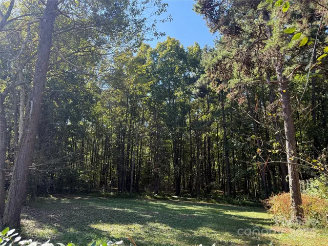 a view of an ocean and a mountain view