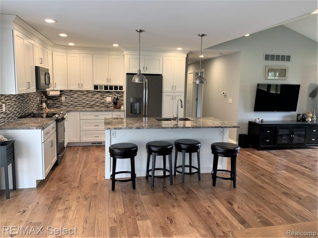 18580 Tipsico Lake Road Fenton, MI 48430 - Photo 14 of 31