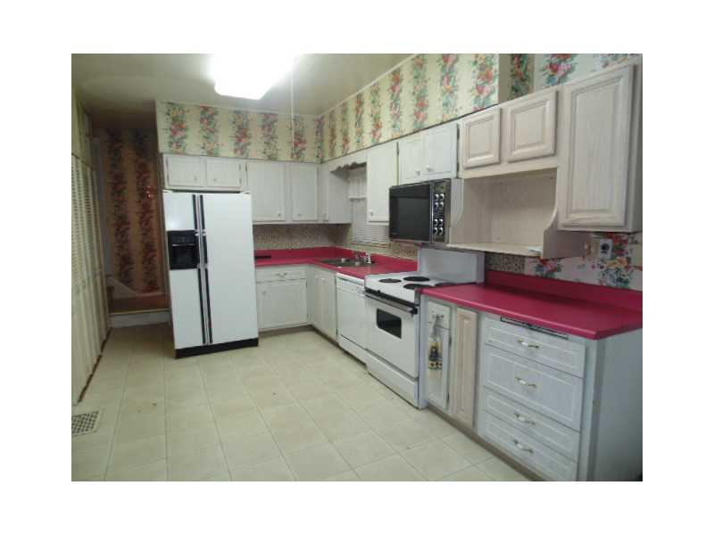 4 Angora Road Rosslyn Farms, PA 15106 - Photo 3 of 13 Kitchen.
