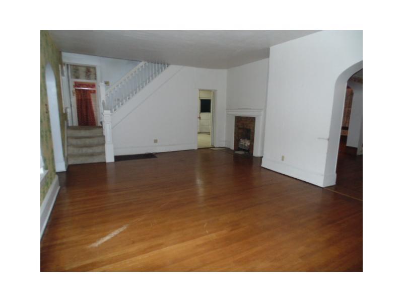 4 Angora Road Rosslyn Farms, PA 15106 - Photo 6 of 13 Living Room.