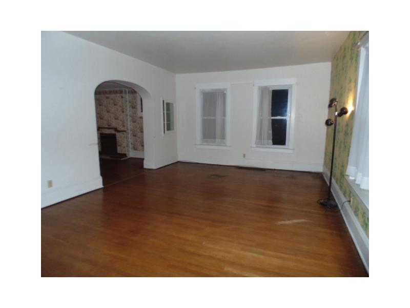 4 Angora Road Rosslyn Farms, PA 15106 - Photo 7 of 13 Living Room.