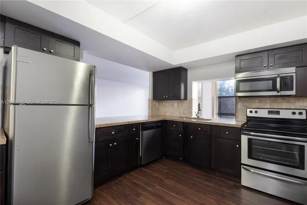 $1,880 | 1000 Parkview Drive, Unit 302, Hallandale Beach, FL 33009