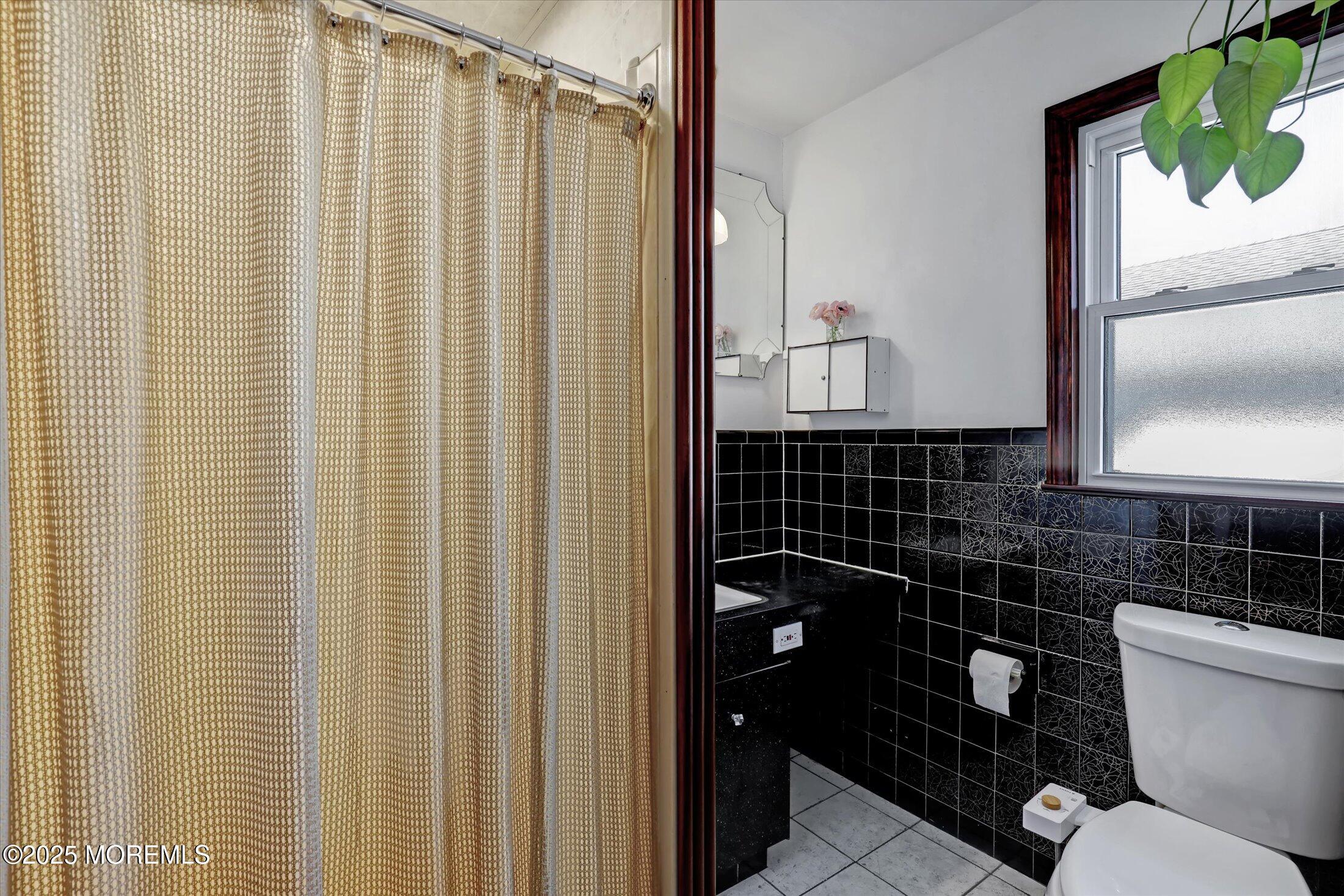 25 Ellis Street Freehold, NJ 07728 - Photo 17 of 41 21-Primary Bathroom