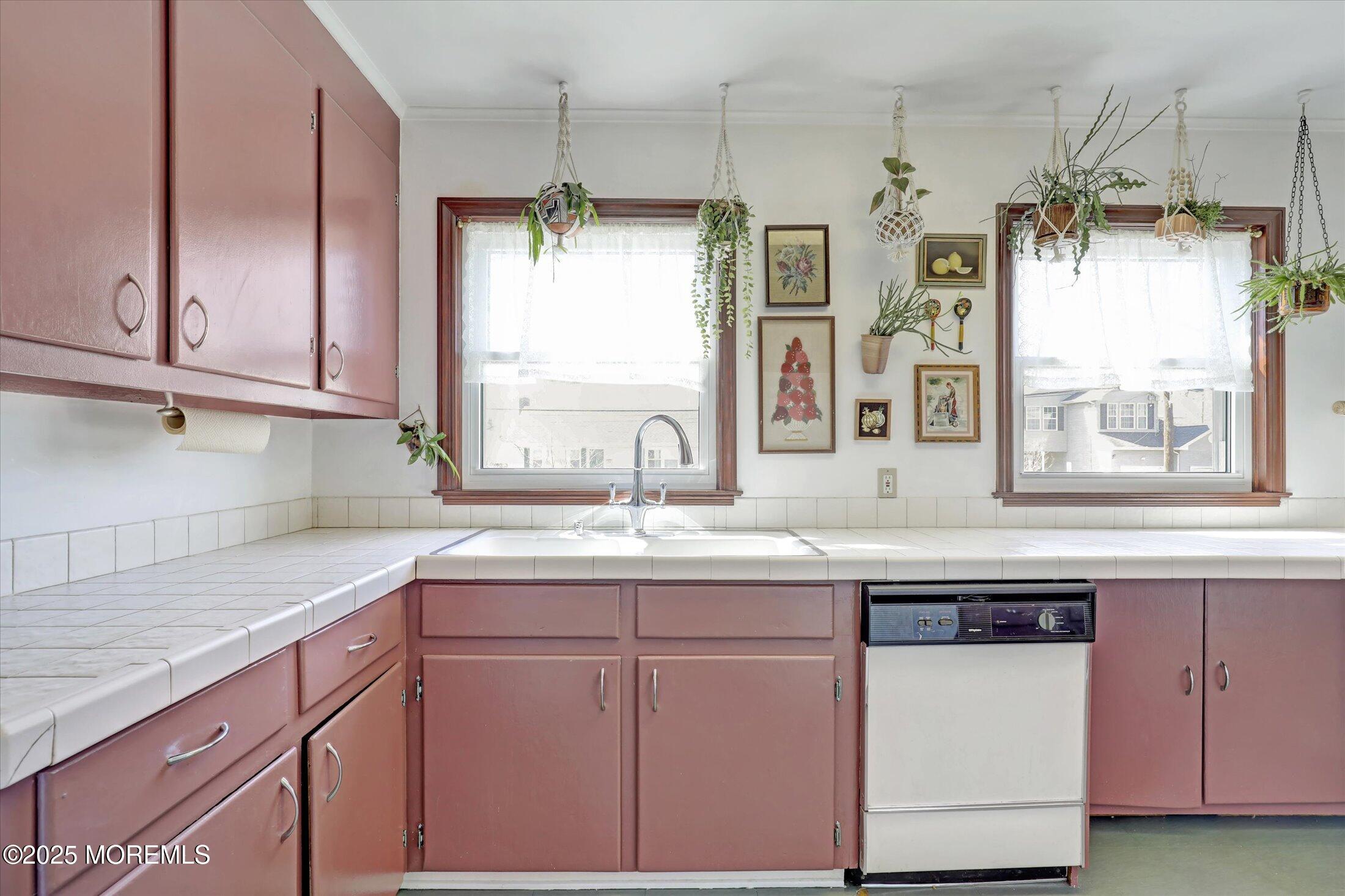 25 Ellis Street Freehold, NJ 07728 - Photo 10 of 41 14-Kitchen