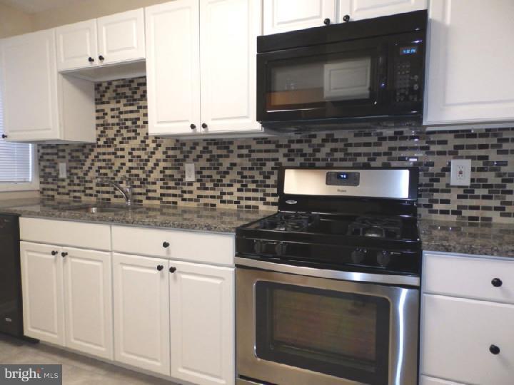 258 Probasco Road East Windsor, NJ 08520 - Photo 4 of 20 Kitchen