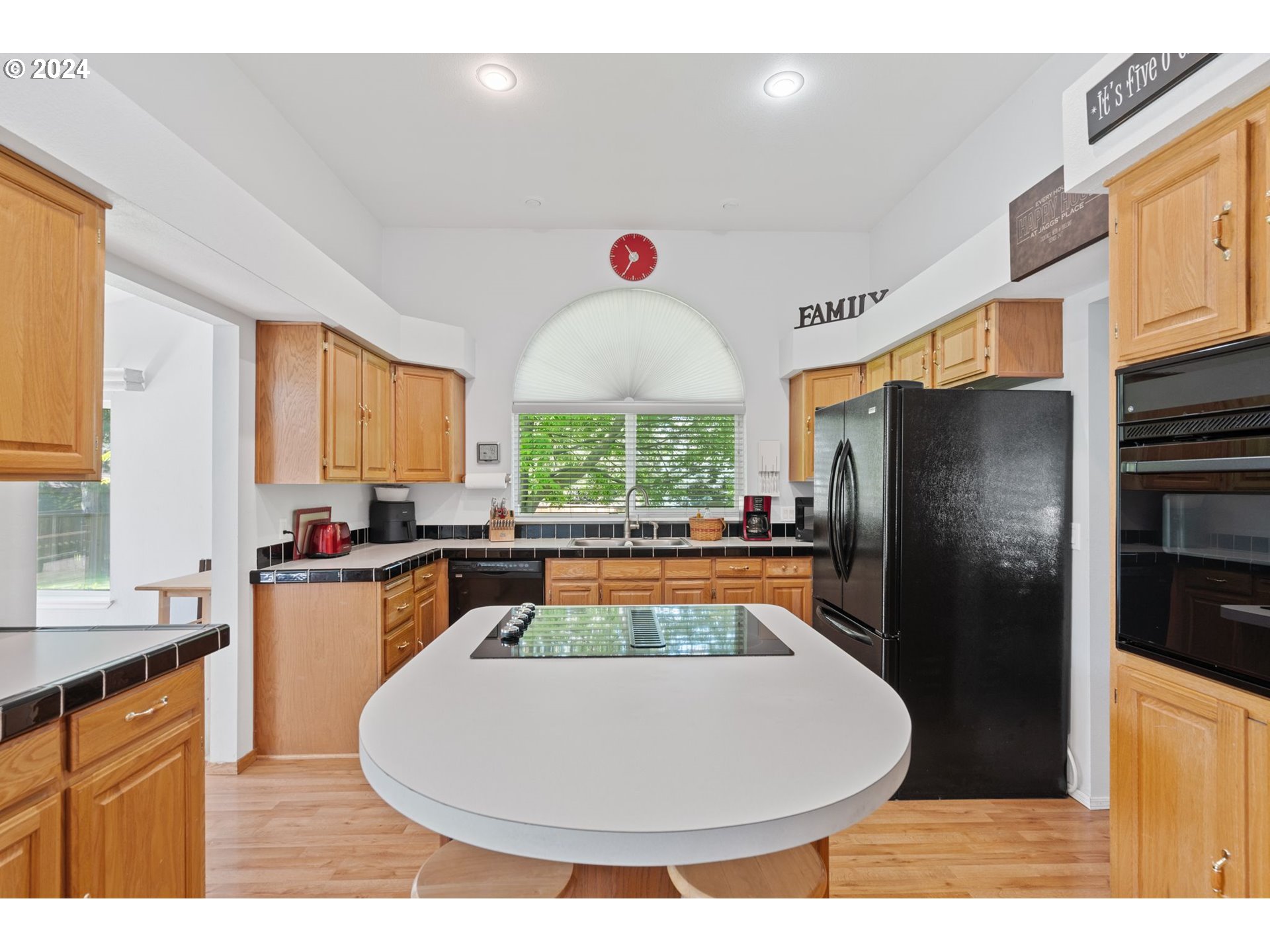 844 6th Street Athena, OR 97813 - Photo 8 of 36 a very nice looking kitchen with a large window