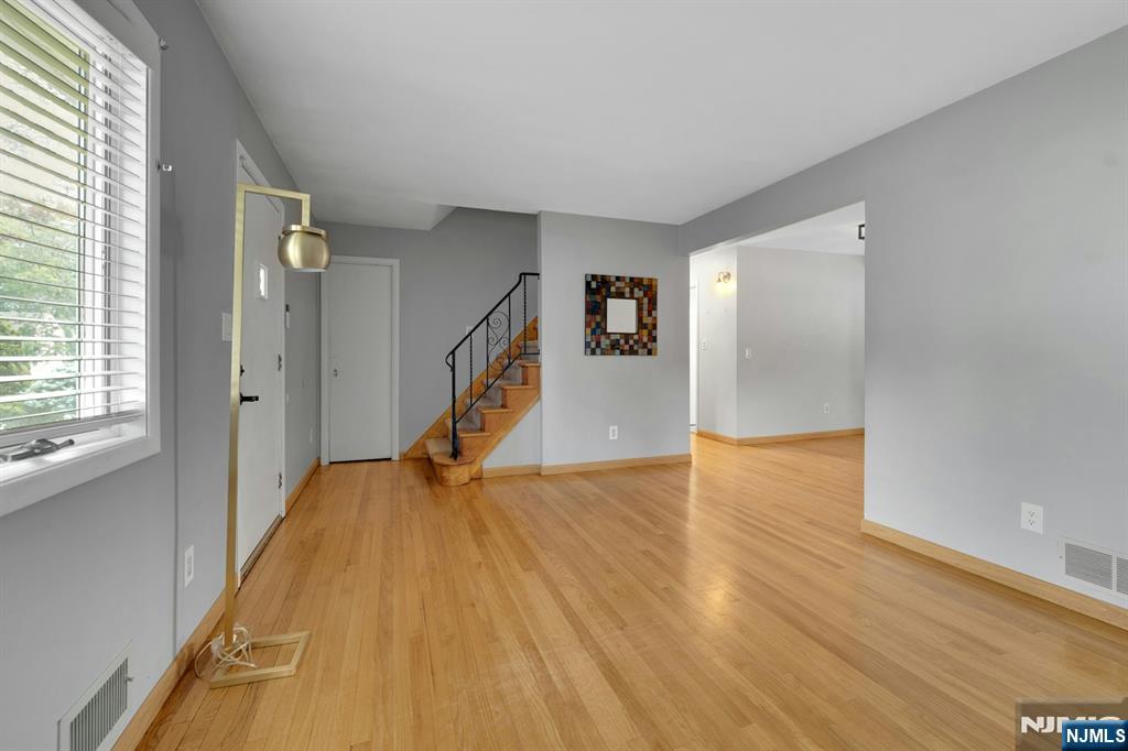 451 Chestnut Street Nutley, NJ 07110 - Photo 5 of 33