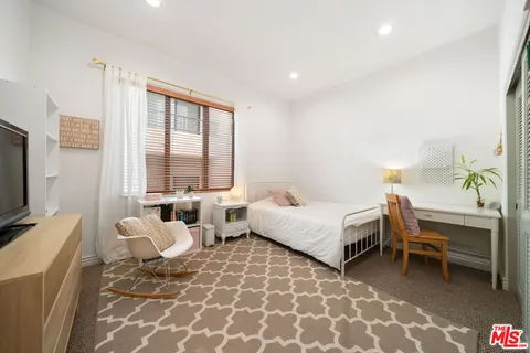 $815,000 | 10913 Whipple Street, Unit 205, Toluca Lake, CA 91602