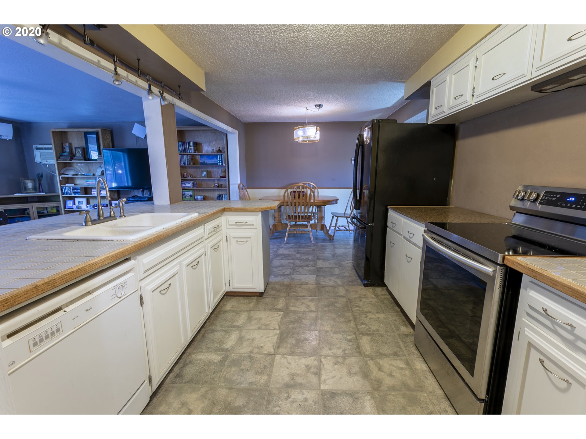 2458 Corral Court Springfield, OR 97477 - Photo 5 of 28