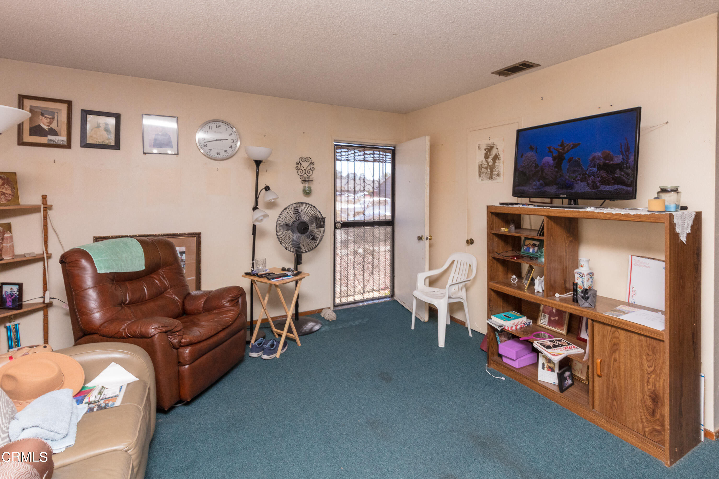 1861 Pericles Place Oxnard, CA 93033 - Photo 2 of 18 1961 Pericles Pl-8972