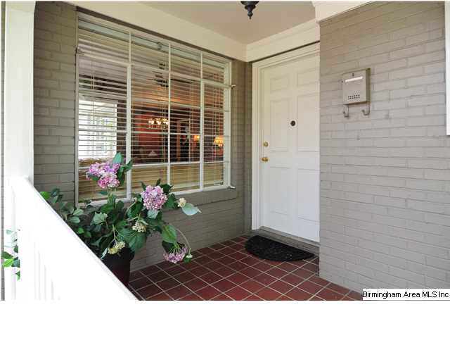 413 Cliff Place Birmingham, AL 35209 - Photo 3 of 32