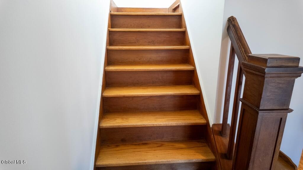 128 Putnam Road Schenectady, NY 12306 - Photo 36 of 44 36-Stairs to 2nd Level