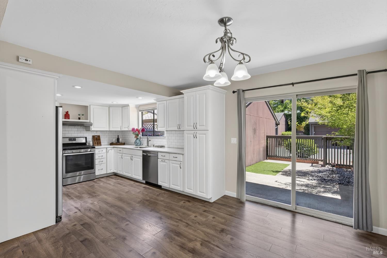 218 Los Alamos Road Santa Rosa, CA 95409 - Photo 8 of 48