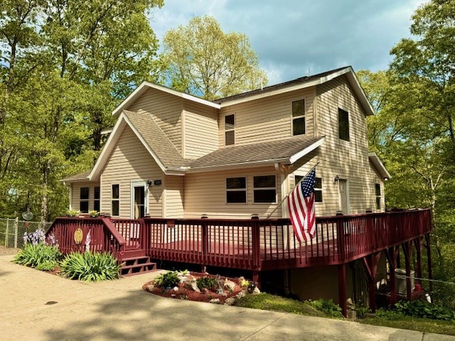329 Tommy's Lane Murphy, NC 28906 - Photo 3 of 77 a front view of a house with a yard