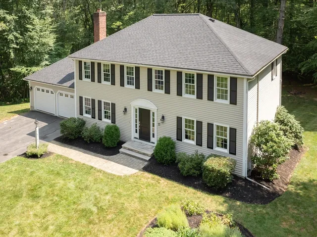 $825,000 | 17 Forest Park Drive, Mendon, MA 01756