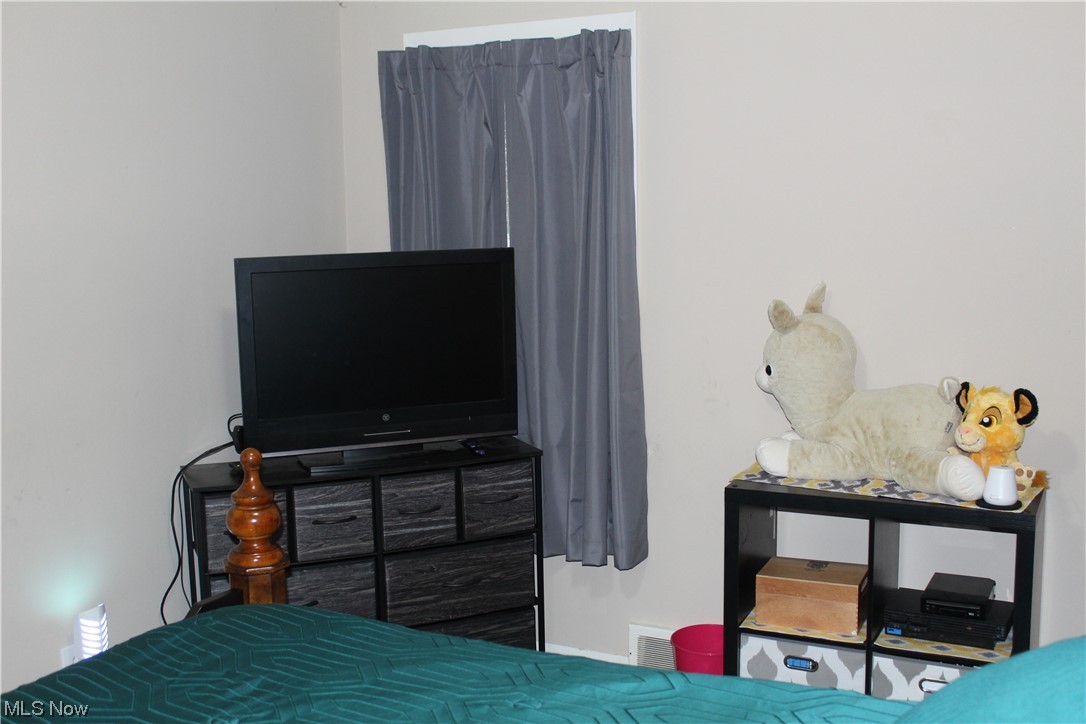 1292 Ford Road Lyndhurst, OH 44124 - Photo 15 of 25 View of bedroom