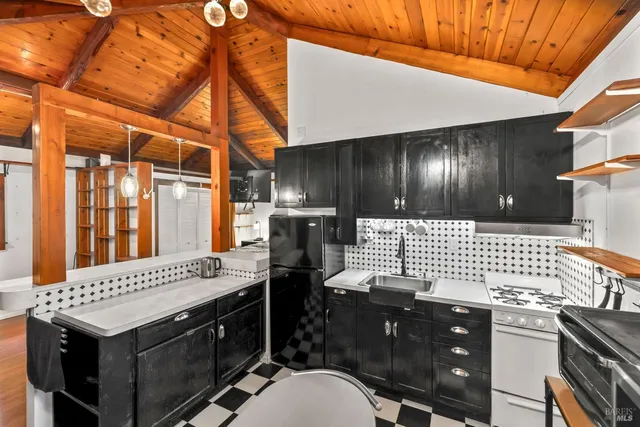 a view of a backyard of the house