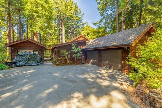 a view of a balcony with plants