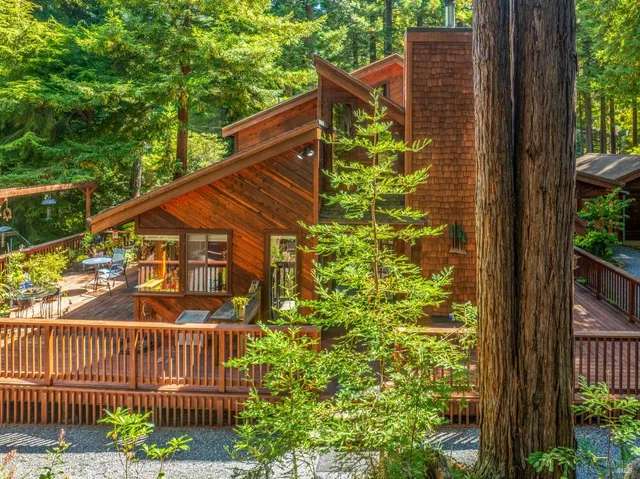 $1,499,000 | 17451 Redwood Springs Drive, Fort Bragg, CA 95437