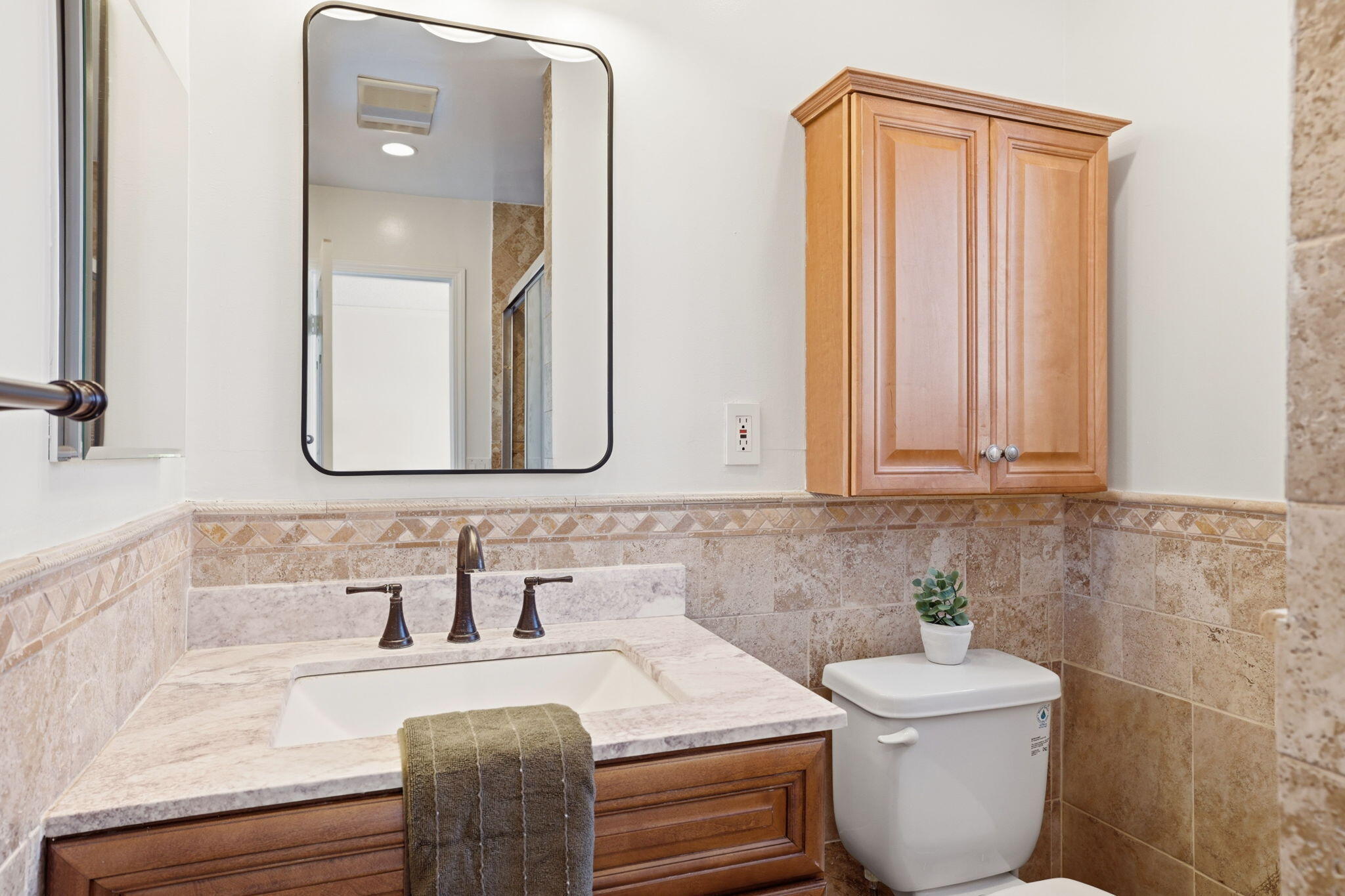 823 West Roderick Avenue Oxnard, CA 93030 - Photo 19 of 34 29-web-or-mls-0R3A7488
