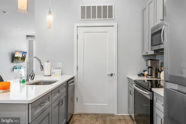 $2,100 | 5102 Rochelle Avenue, Unit 9, Philadelphia, PA 19128