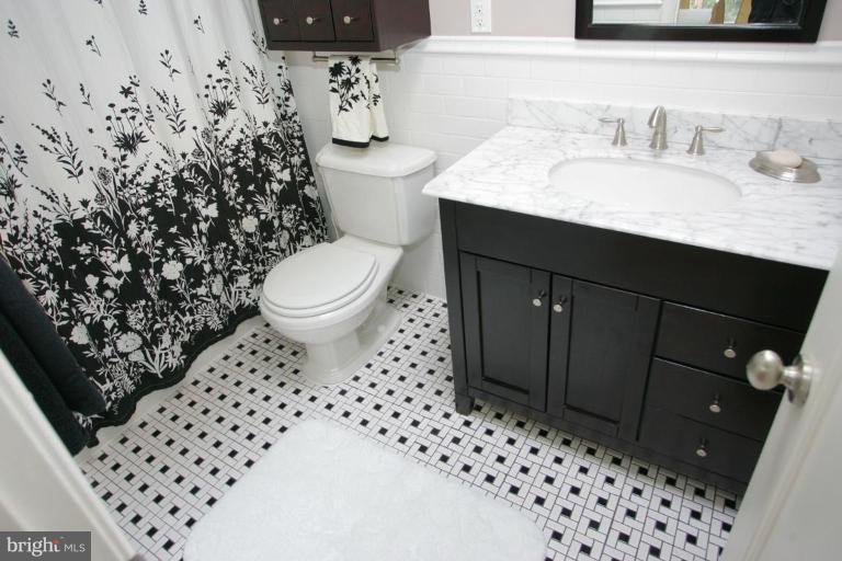 1647 Park Road Northwest Washington, DC 20010 - Photo 11 of 14 Master bedroom bath