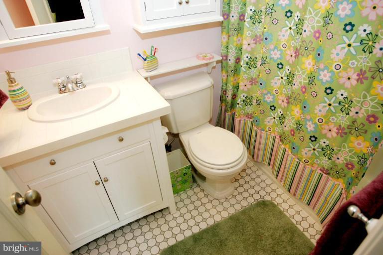 1647 Park Road Northwest Washington, DC 20010 - Photo 13 of 14 Full bath off second bedroom