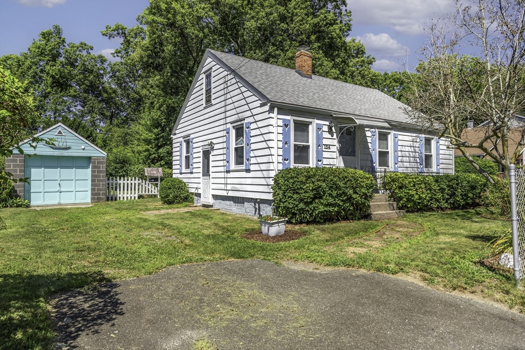 154 Lamont Street Springfield, MA 01119 - Photo 3 of 27 Gallery Image 3